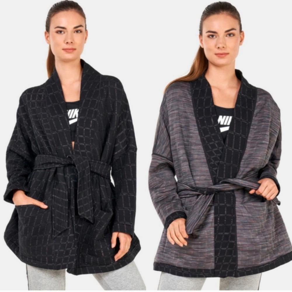 NIKE Women's Yoga Reversible Therma-fit Luxe Jacquard Wrap Robe Black/Grey 1X